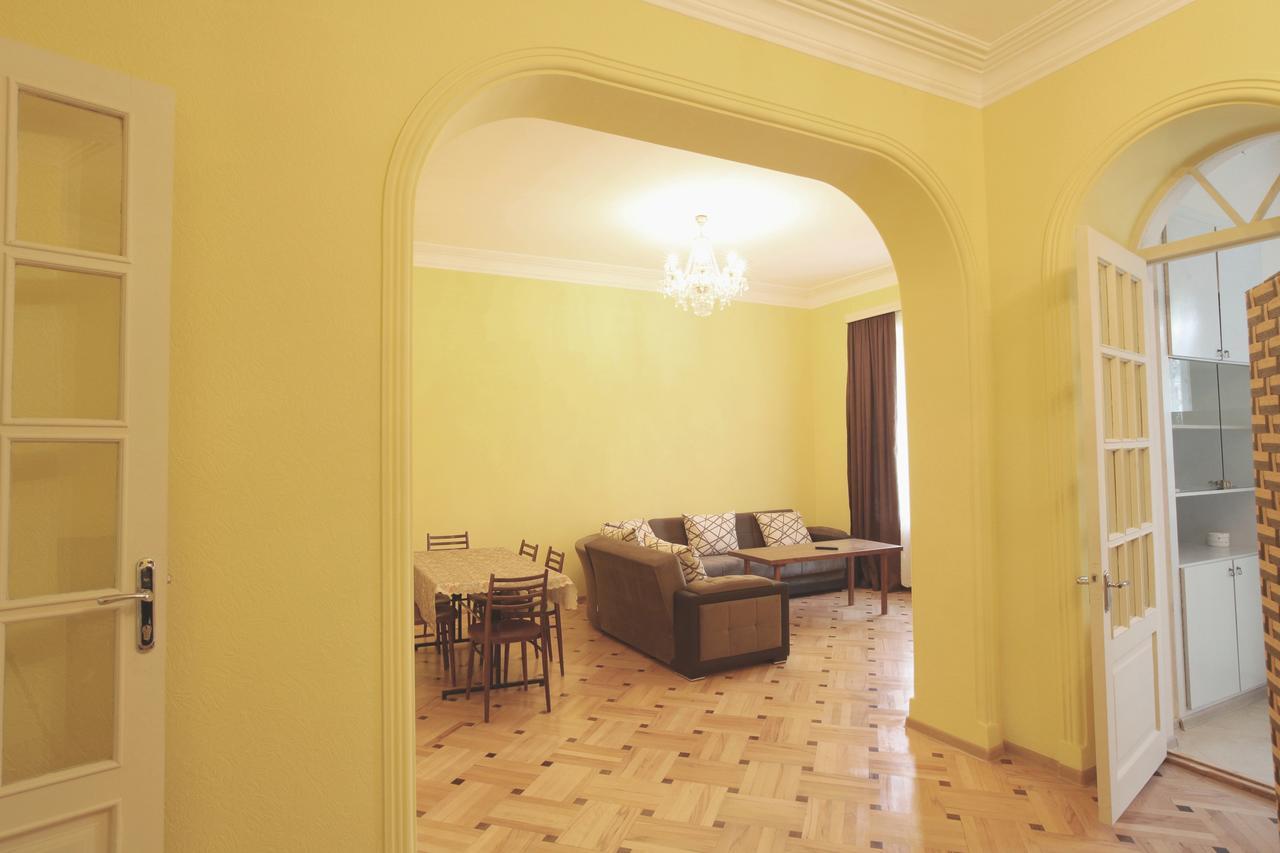 Apartment At Stalin House Тбилиси Екстериор снимка