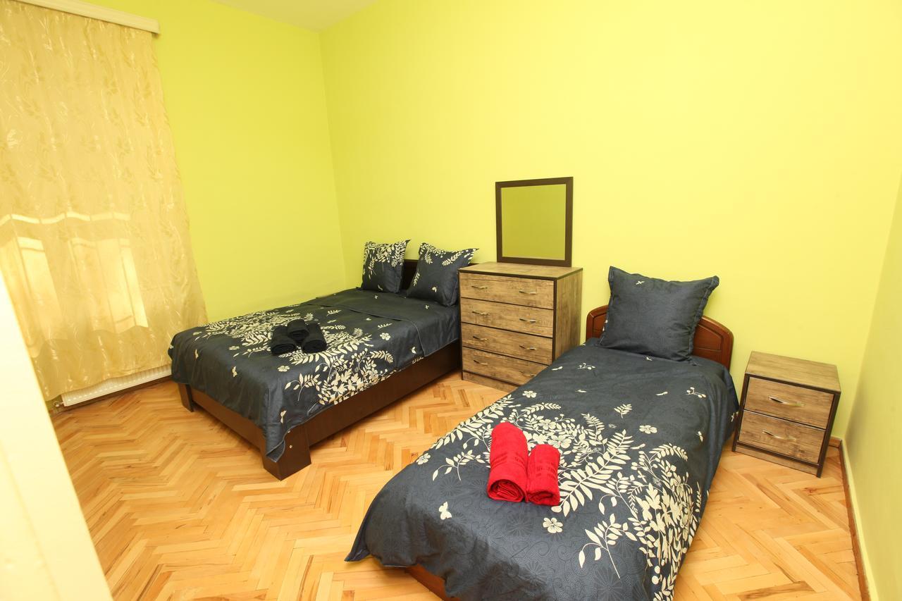 Apartment At Stalin House Тбилиси Екстериор снимка