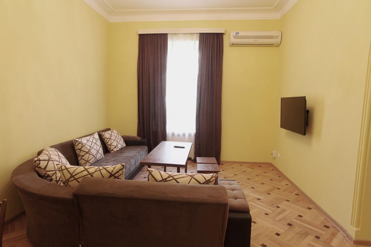 Apartment At Stalin House Тбилиси Екстериор снимка