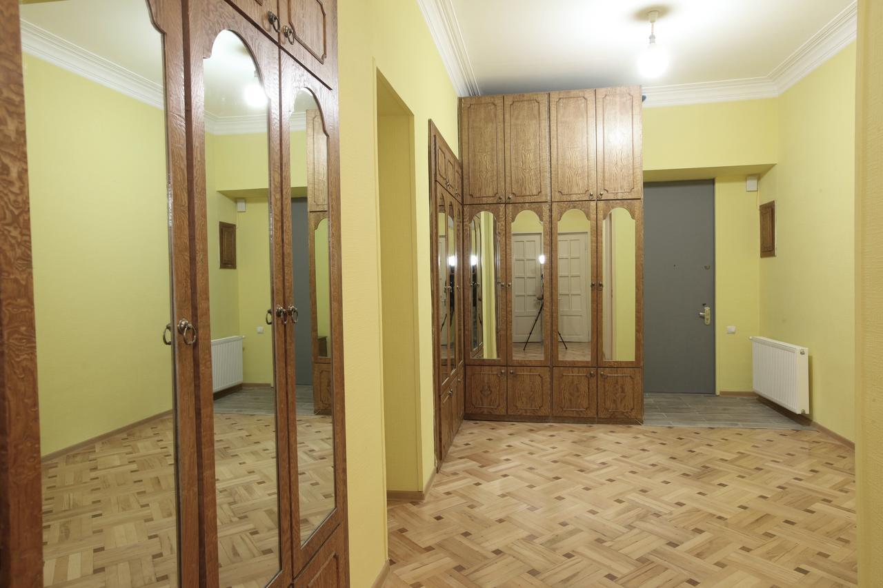 Apartment At Stalin House Тбилиси Екстериор снимка