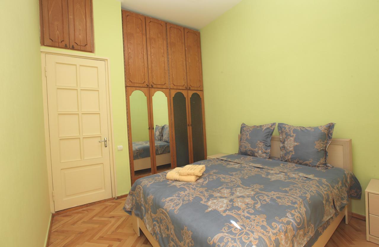 Apartment At Stalin House Тбилиси Екстериор снимка