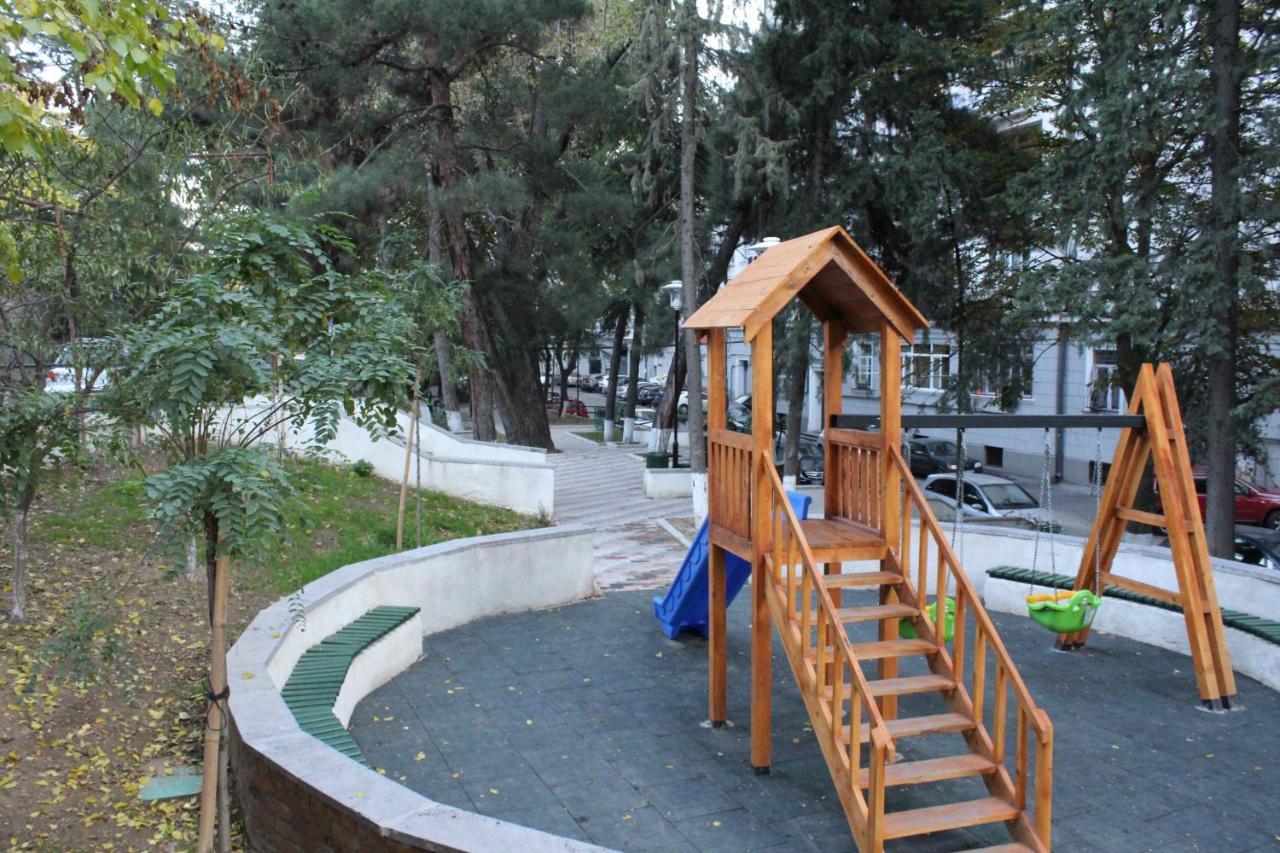 Apartment At Stalin House Тбилиси Екстериор снимка